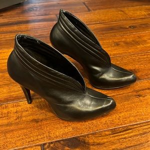 Black booties BCBG 7/37